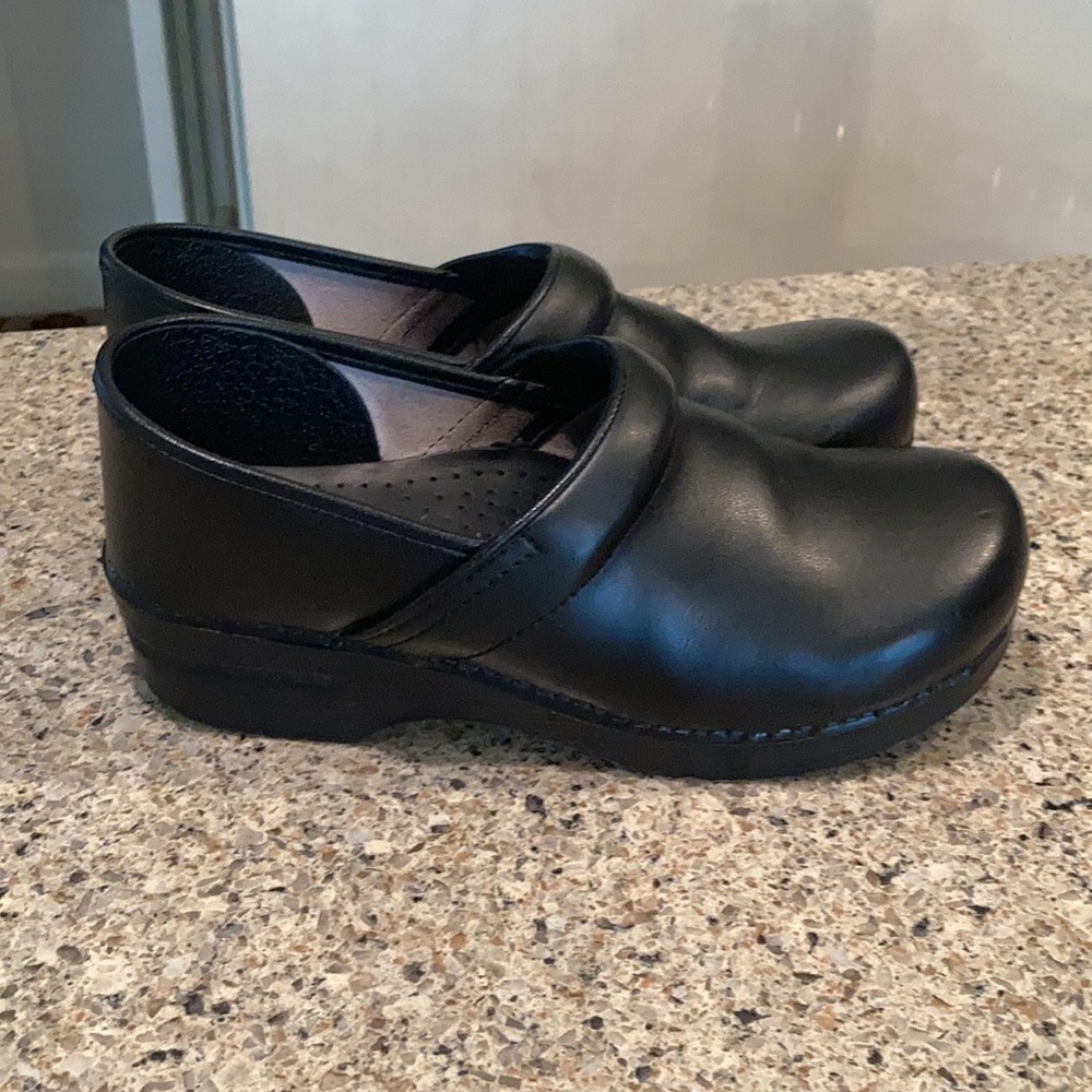 Women’s size 10.5-11 (EU 41) Black Leather Dansko Professional Clogs - Picture 4 of 11